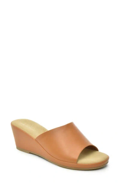 Taryn Rose Skoal Platform Wedge Sandal In Light Tan