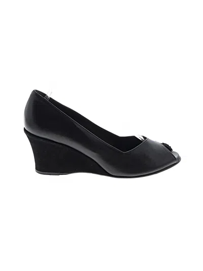 Pre-owned Taryn Rose Wedges In Black
