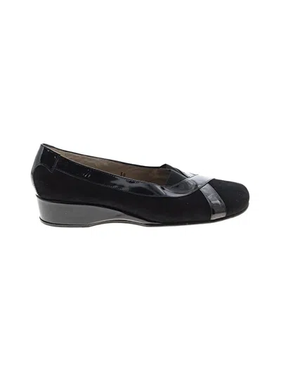 Pre-owned Taryn Rose Wedges In Black