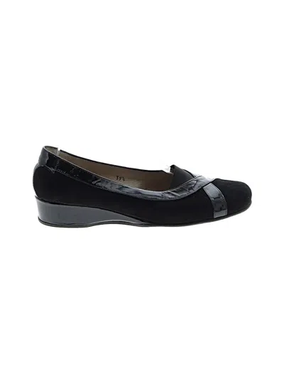 Pre-owned Taryn Rose Wedges In Black