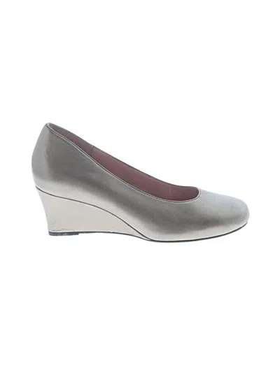 Pre-owned Taryn Rose Wedges In Gold