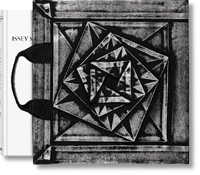 Taschen Issey Miyake In Black