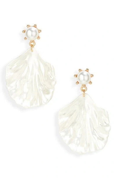 Tasha Imitation Pearl Resin Drop Earrings In Gold