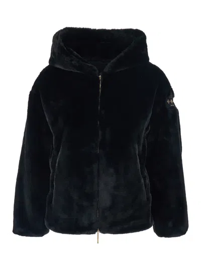TATRAS YUMOLA BLACK JACKET WITH DRAWSTRING HOOD AND LOGO PATCH ON THE SLEEVE IN ECOFUR WOMAN