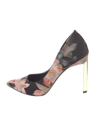 Pre-owned Ted Baker Floral Print Pumps In Black