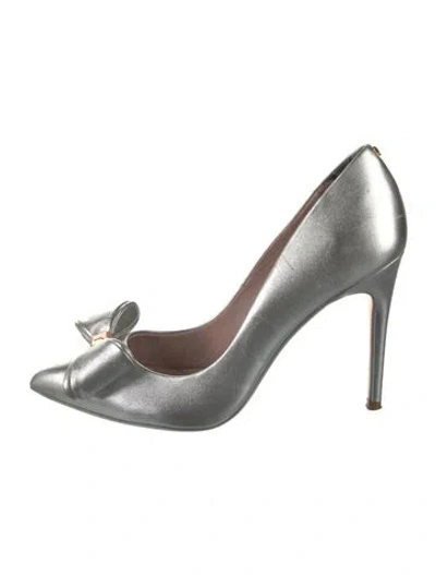 Pre-owned Ted Baker Leather Bow Accents Pumps In Silver