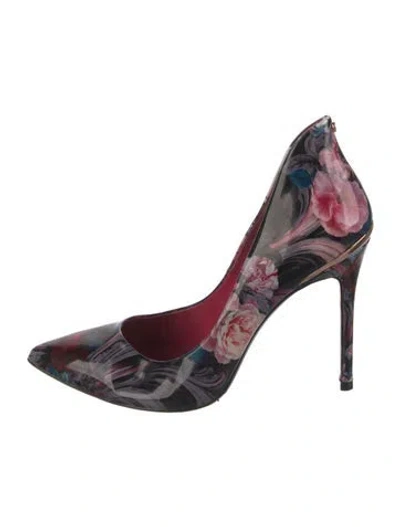 Pre-owned Ted Baker Patent Leather Floral Print Pumps In Black