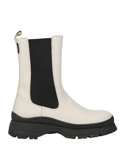 Ted Baker Woman Ankle Boots Off White Size 6.5 Leather In Neutral