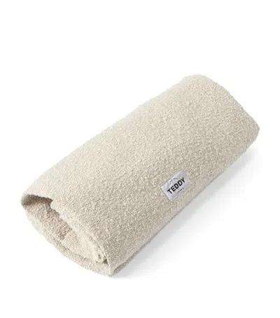 Teddy London Large Bouclé Dog Bed Cover In White