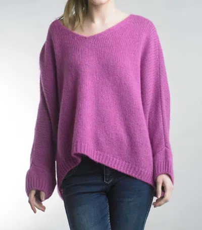 TEMPO PARIS V NECK COMFY SWEATER IN BERRY