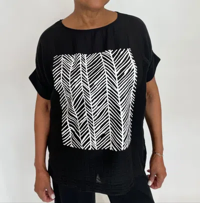 Terra Center Graphic Roxy Short Sleeve Top In Black