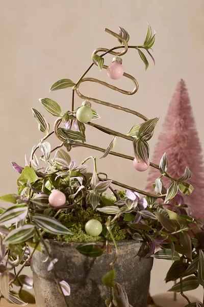 Terrain Brass Tree Stake In Green