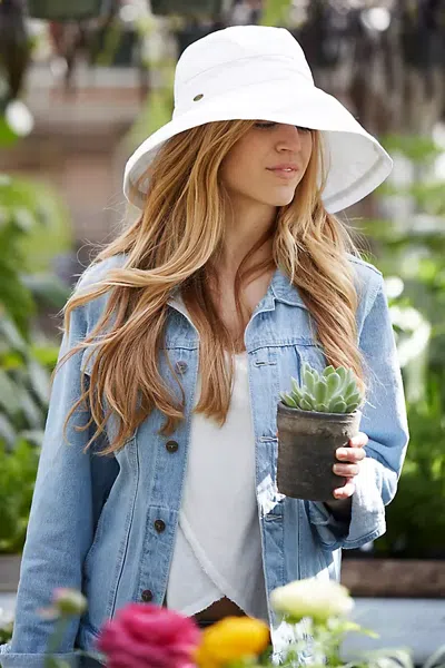 Terrain Cotton Crusher Hat In White