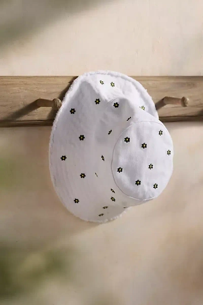 Terrain Embroidered Daisies Cotton Bucket Hat In White