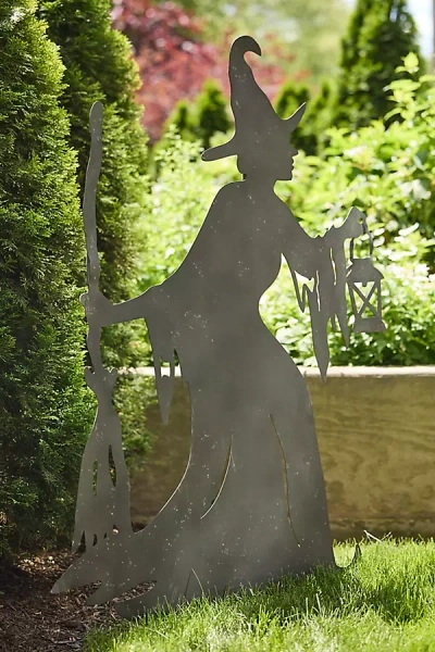 Terrain Giant Witch Iron Garden Stake