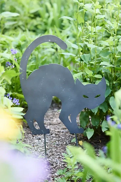 Terrain Scaredy Cat Iron Garden Stake