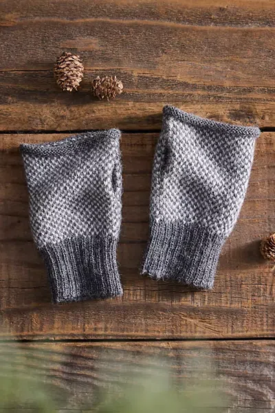 Terrain Textured Fingerless Alpaca Gloves In Gray