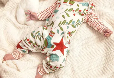 Tesa Babe Kids' Baby Unisex Jolly Holly Christmas Long Sleeve Romper In Red/green/ivory In Neutral