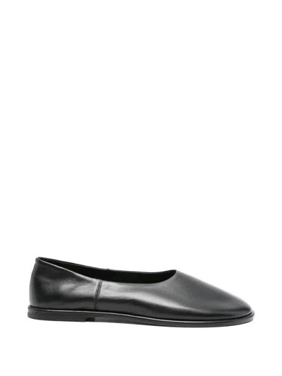 Teurn Studios Suri Flat Pumps In Black
