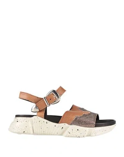 Texas Robot Woman Sandals Camel Size 8 Leather In Beige