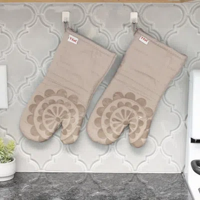 T-fal Medallion Oven Mitt In Sand