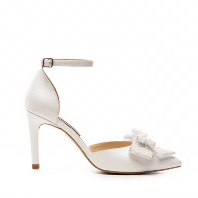 The 5th Element Women's Pumps In White Satin Leather With Pearl Bow