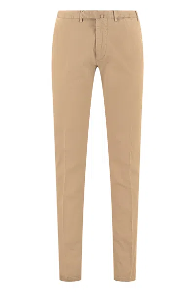 The (alphabet) Cotton Chino Trousers In Brown