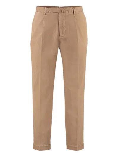 The (alphabet) Pleated Welt-pockets Trousers In Brown