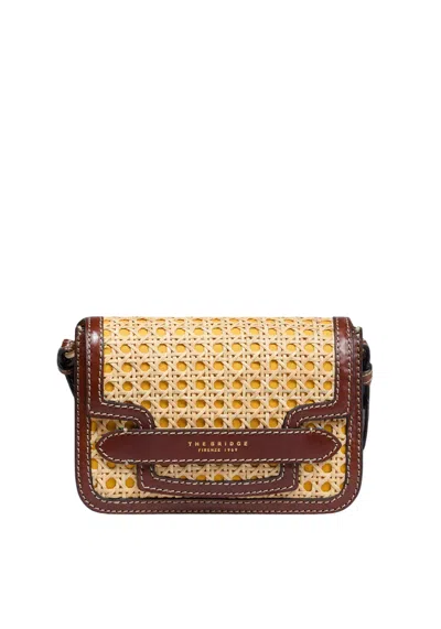The Bridge Intr Woman  0415ap-14 Brown
