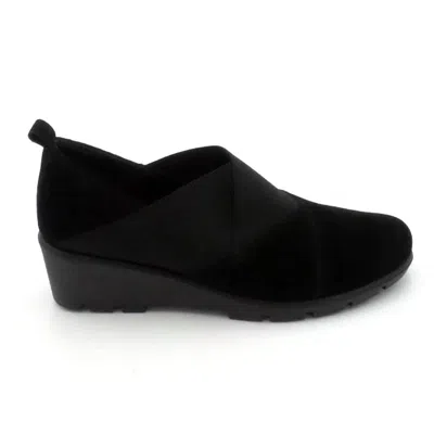The Flexx Women's Crosstown Slip-on Shoes In Black Suede