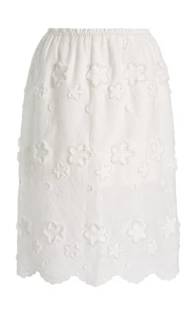 The Garment Moda Operandi In White