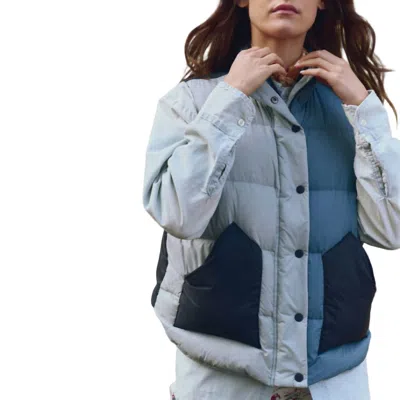 The Great Polar Vest In Navy Colorblock In Grey