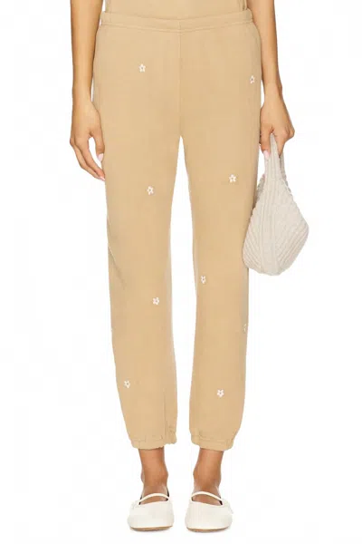 THE GREAT STADIUM SWEATPANT IN KHAKI WITH DAISY EMBROIDERY