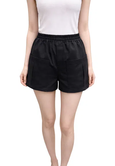 The M Short Woman  With Tasconi In Black