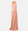 The New Arrivals Ilkyaz Ozel Robe Jazzy Aus Satin Mit Federn In Pink