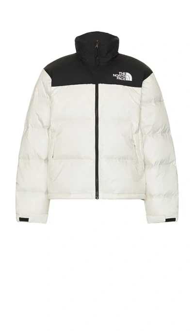 The North Face 1996 Retro Nuptse Jacket In White Dune & Tnf Black