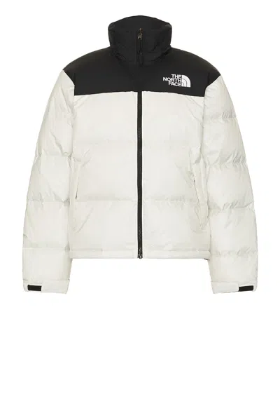 The North Face 1996 Retro Nuptse Jacket In White Dune & Tnf Black