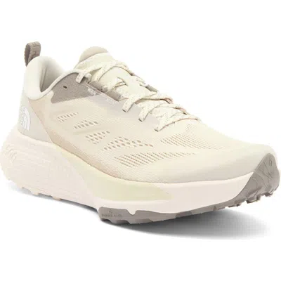 The North Face Altamesa 500 Trail Running Shoe In White Dune/stone Slab