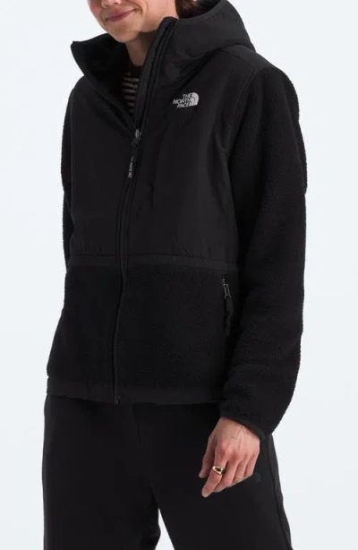 The North Face Denali Hooded Jacket In Black