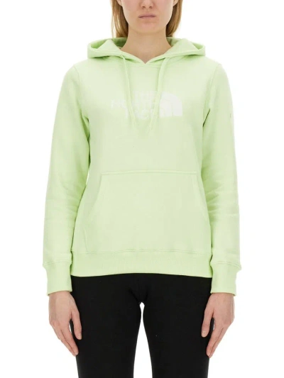 The North Face Drew Peak Logo Embroidered Hoodie In Green