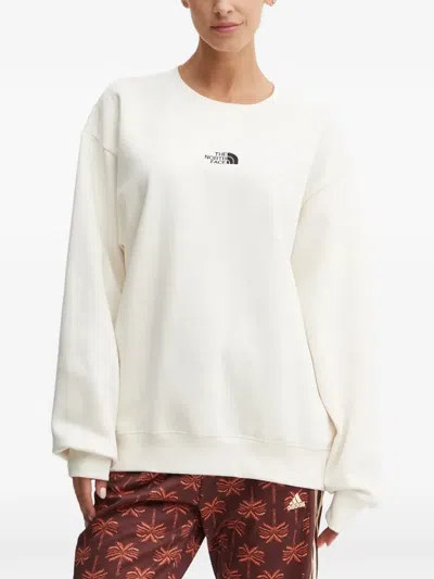 The North Face Essential Crew Logo Sweatshirt In White