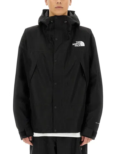 The North Face Mountain Windbreaker In Black