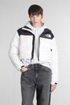 THE NORTH FACE NUPTSE SHORT PUFFER IN WHITE POLYAMIDE