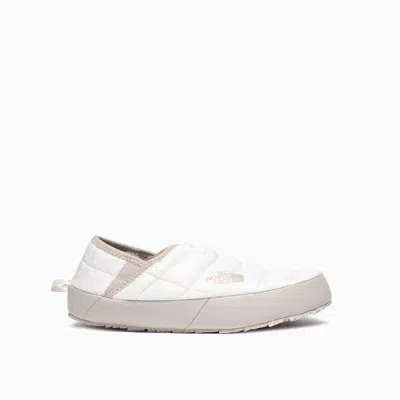 The North Face Thermoball Traction V Slippers In White