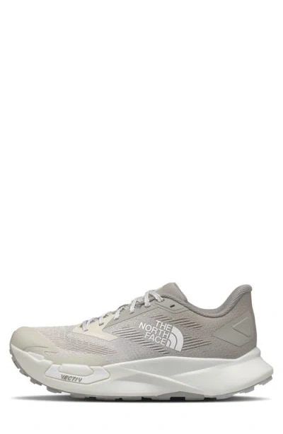 The North Face Vectiv™ Enduris 4 Trail Running Shoe In White Dune/calacatta