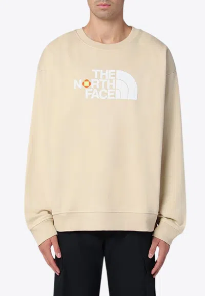 THE NORTH FACE X YINKA ILORI LOGO PATCH SWEATSHIRT
