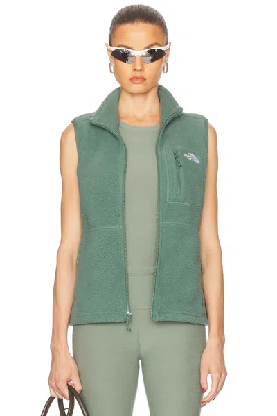 The North Face Yumiori Vest In Duck Green & Deep Nori