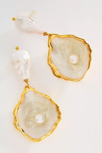 The Pink Reef Oyster Earrings In Gold