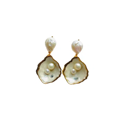 The Pink Reef Women's White Pearl Oyster In Gold
