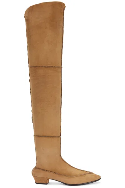 The Row Awar Shearling Boot In Fawn